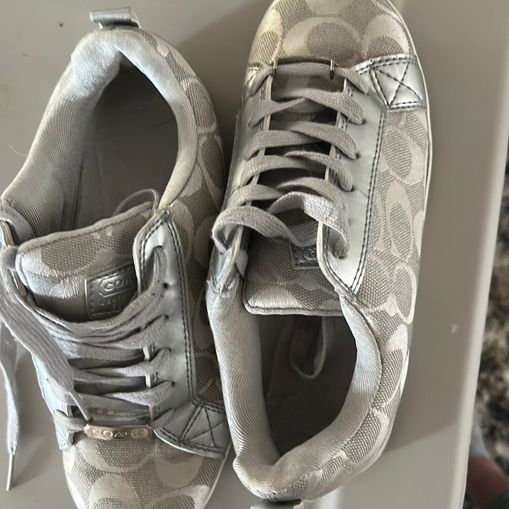 6.5 COACH Running shoe